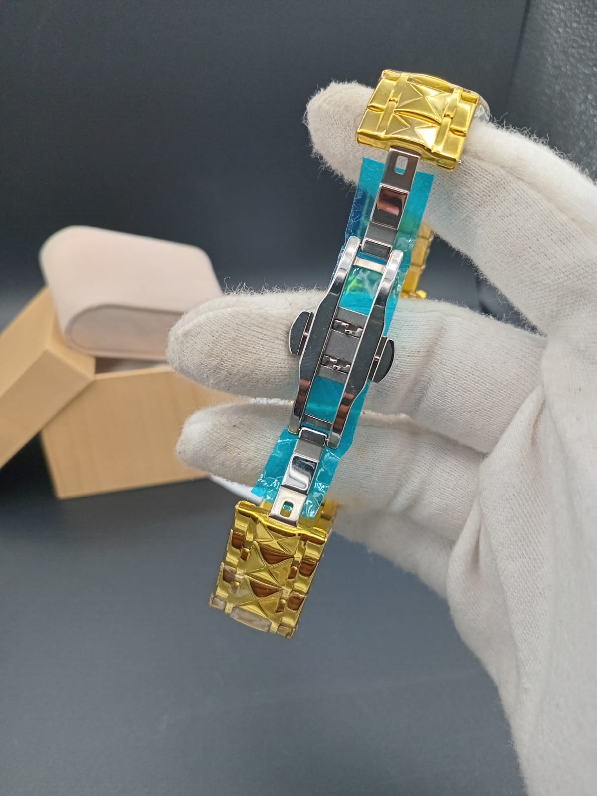 Luxury Stainless Steel Men's Watch – Roman Numerals, Day & Date Display