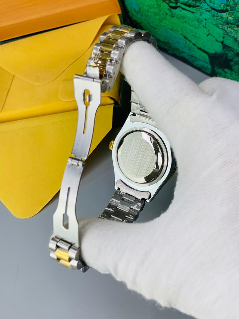 Luxury  Green Rolex Date Style Watch – Elegant Diamond Markers & Stainless Steel Band